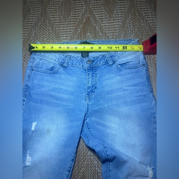 Cred NY Junior's Light Wash Denim Jeans, Distressed Skinny Jeans,Size 7 - Picture 6 of 8